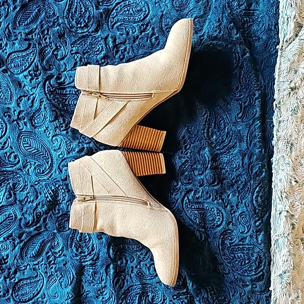 Women's heeled boots